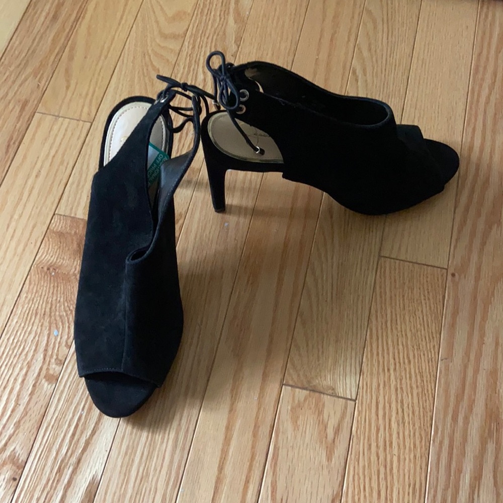 NWT Black Jessica Simpson heels